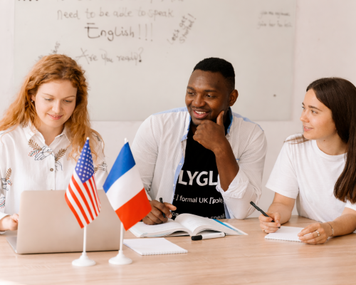 Estudiantes internacionales en la clase